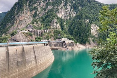 黒部ダムはアルペンルートの中核です