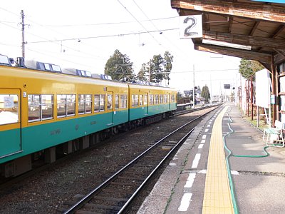 岩峅寺立山線ホーム