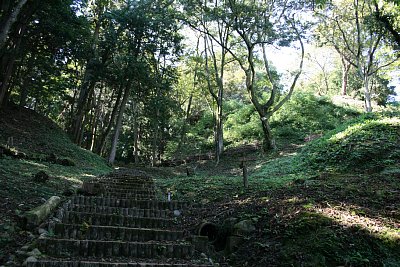 ここで右に曲がると本丸へ入れます