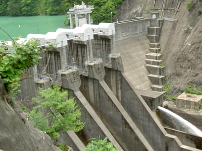 河川維持水放流用バルブ