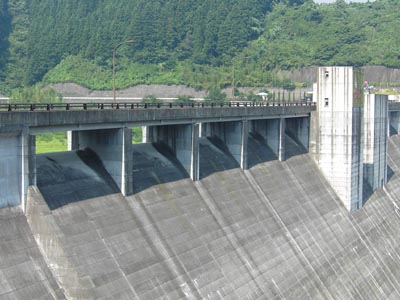 自然越流式洪水吐