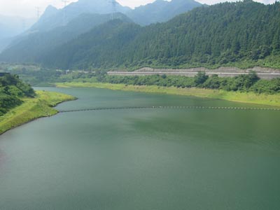 ダム湖は荒船湖