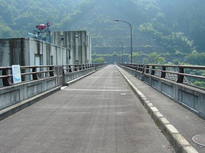 天端には自動車は入れません