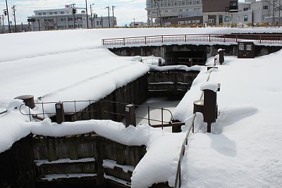 冬の牛島閘門
