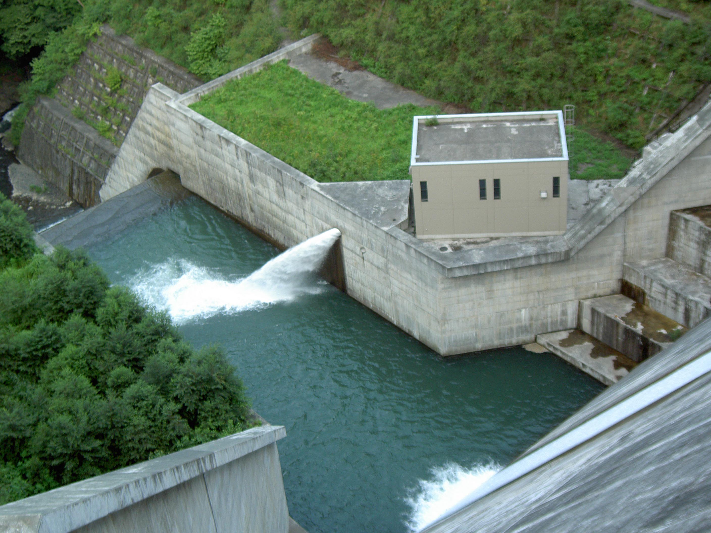 �����H�Ɖ͐�ێ�����