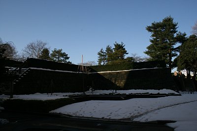 福井城天守台と蓮の池