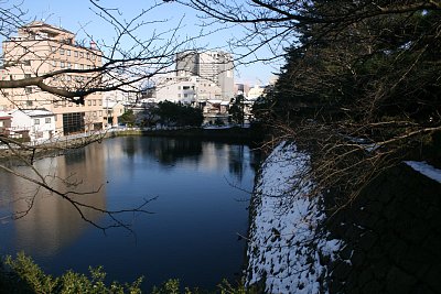 天守台から見た内堀北側