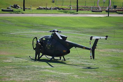 OH-6Dの発進準備