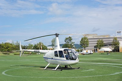 昇降機が格納庫甲板に降りました