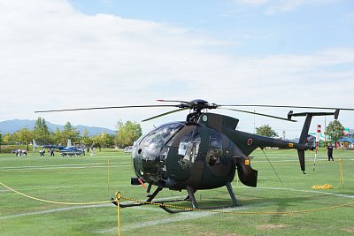 OH-6Dは観測用ヘリです