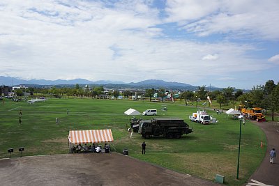 陸自、国交省の車両が集まっています