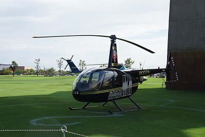 「いせ」の艦内に突入します