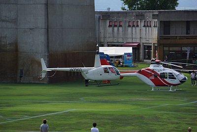 ロビンソンR44AstroとJA03HK（Eurocopter EC135T2）