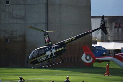 ロビンソン R44 レイブンが離陸しました