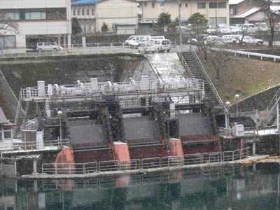 �������瓌��c���͔��d���ɓ������Ă��܂�