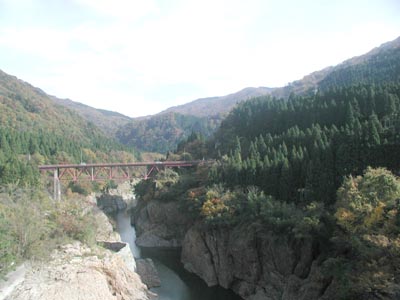 下流には吉野橋があります