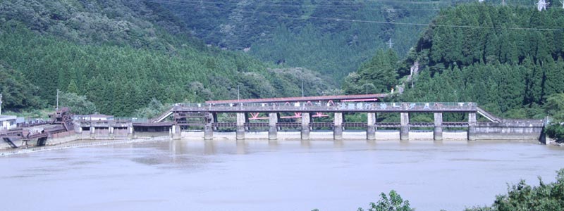 上流からダム正面