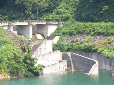 �_���Ώ㗬�ɂ͒����_��������