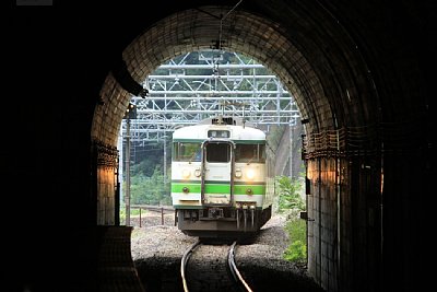 115系電車が到着します