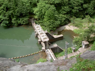 �V�[�㕔�ɂ̓Q�[�g�̊����g���@������܂�