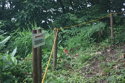 空堀経由の看板がありました