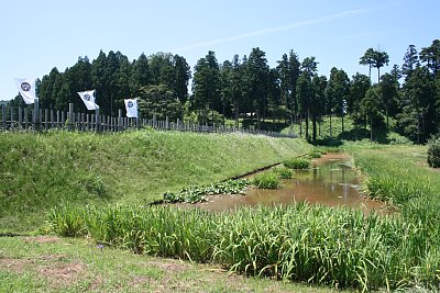 春日山城跡史跡広場 監物堀
