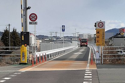 専用道と一般道の交差地点に遮断機