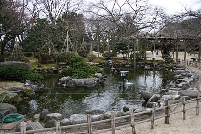 小丸山城本丸跡にある庭園