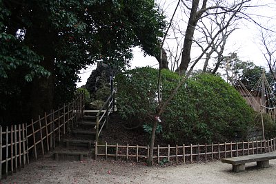 小丸山城本丸跡にある巽櫓台跡