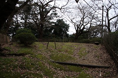 小丸山城本丸跡にある坤櫓台跡