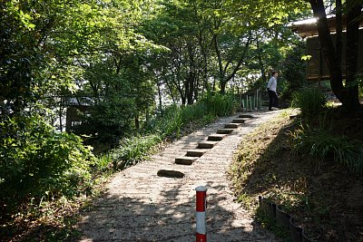 虎口への通路が曲がりくねっています