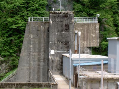 ���݂����̂�^���Ɍ���