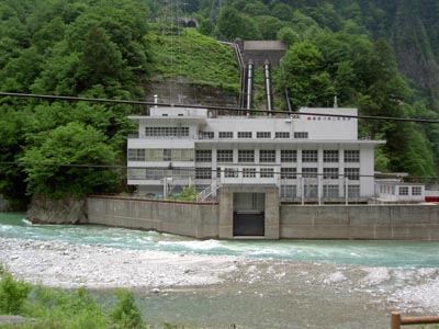 �������񐅗͔��d��