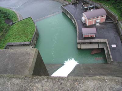 ��̏ォ��^���f�Ɠ������𒭂߂�