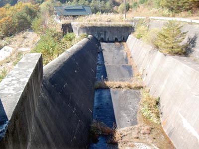 自由越流式洪水吐