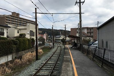 夜の坪井川公園駅