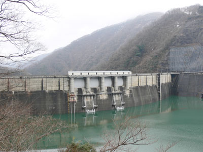 �������W�A���Q�[�g�S��ƍ����X���C�h�Q�[�g�Q��