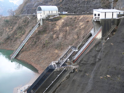 �C���N���C���i���j�ƕ\�ʎ搅�ݔ�