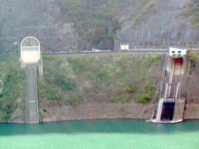 �C���N���C���i���j�ƕ\�ʎ搅�ݔ��i�E�j