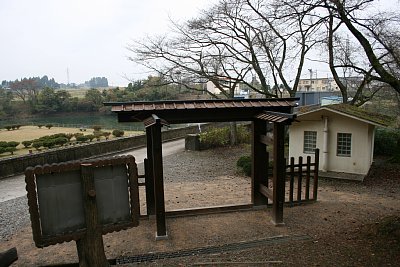 しかし本当にこの場所に門があったのか