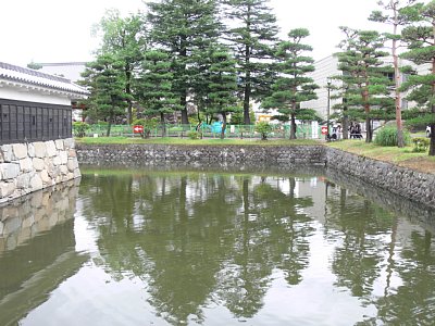 松本城内堀（南東側)