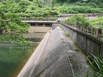 ��̏㗬���͌X�΂��Ă��܂�