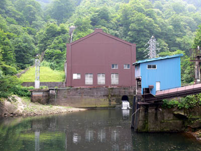 �������񔭓d��