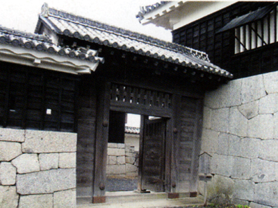 松山城三の門