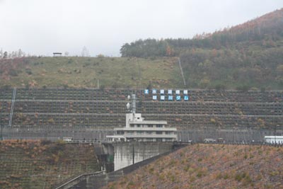 �Ǘ����Ɛ������@�\�̊Ŕ�