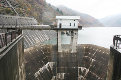 �V�[����^���f��������