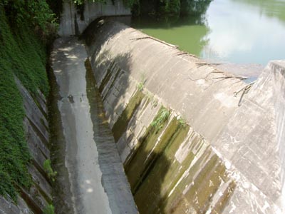 自由越流式洪水吐