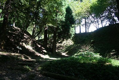 二の丸はこの上です