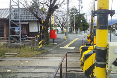 駅そばの踏切