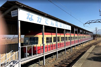 ながでん電車の広場に2000系が展示されています